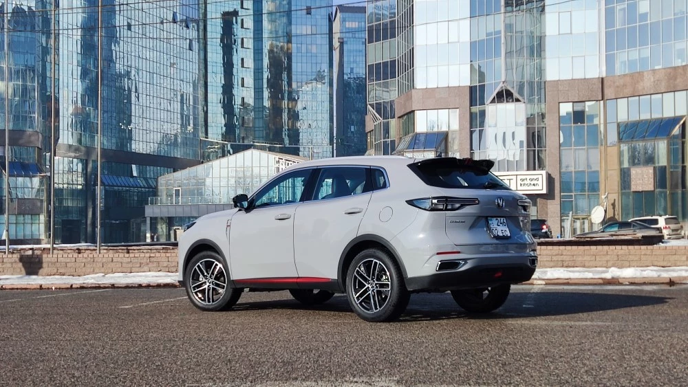 Changan CS55 Plus тест-драйв сбоку сзади