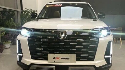 кроссовер Changan CS95 2023 модельного года спереди