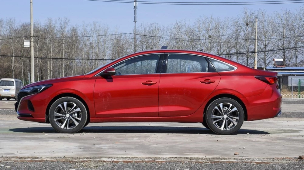 седан Changan Eado сбоку