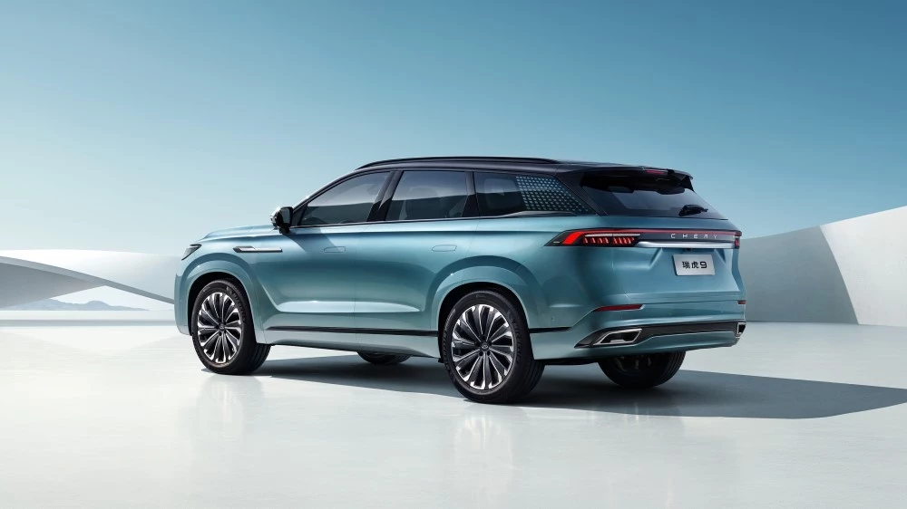 кроссовер Chery Tiggo 9 сбоку сзади