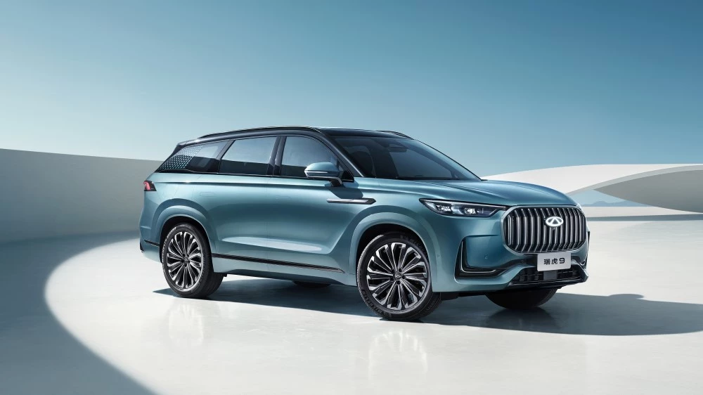 кроссовер Chery Tiggo 9 сбоку спереди