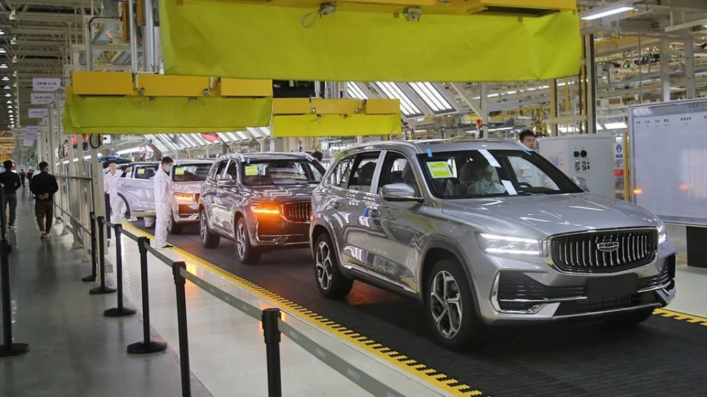 Первую партию Geely Monjaro ожидают в России в феврале. Кроссоверы уже отправили из Китая Geely Monjaro завод производство из Китая в Россию