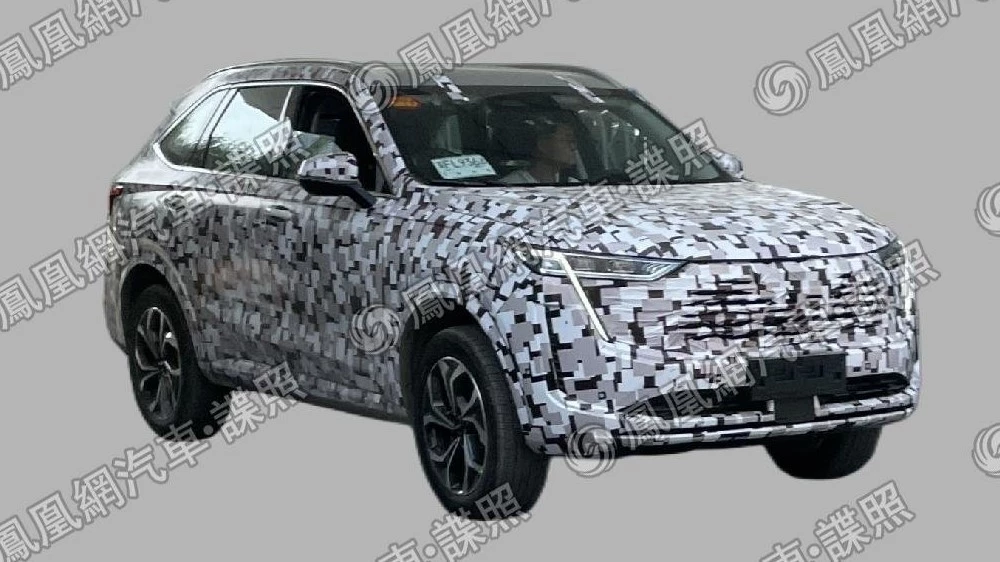 новое поколение кроссовера Haval M6 сбоку спереди