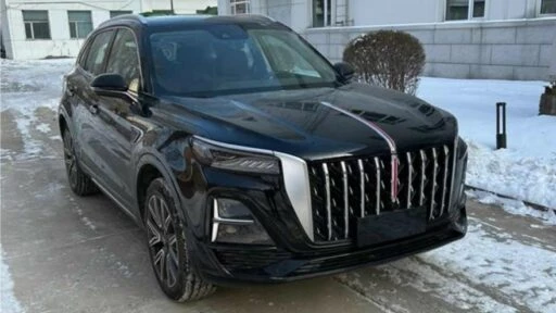 Hongqi HS5 нового поколения спереди сбоку