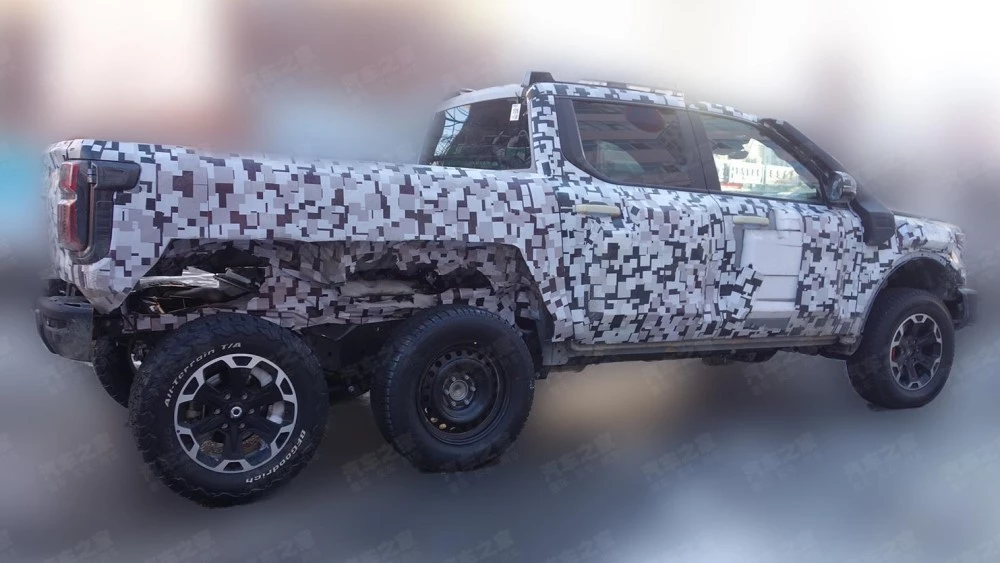 шестиколесный пикап Shanhai Poer 6x6 от Great Wall сзади сбоку