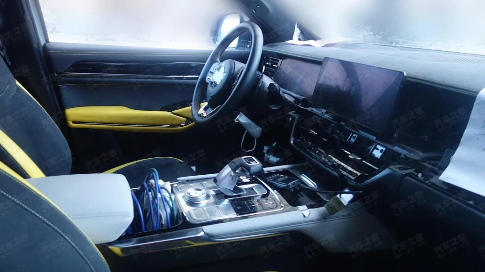 интерьер шестиколесного пикапа Shanhai Poer