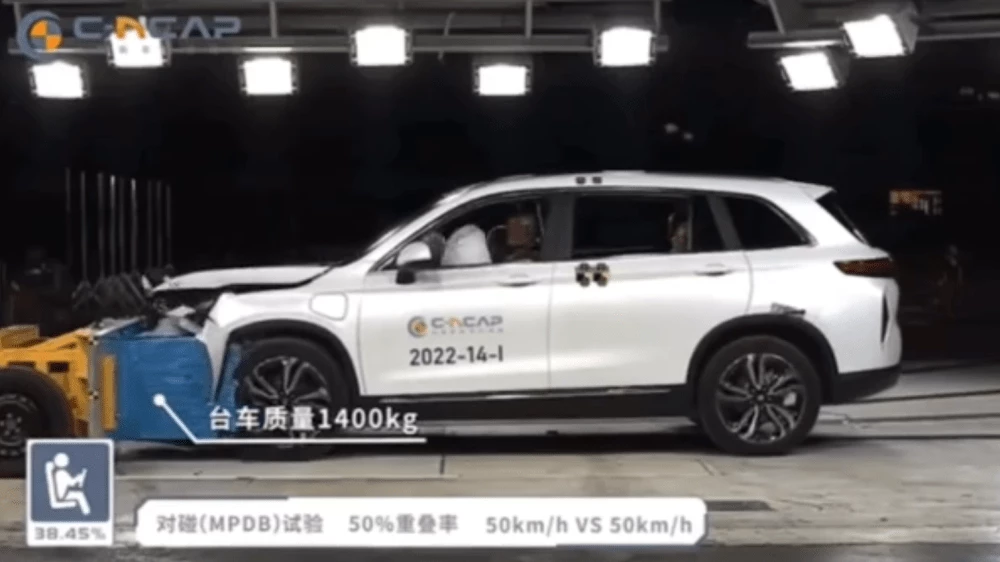 краш-тест C-NCAP Skywell ET5 фронтальный удар
