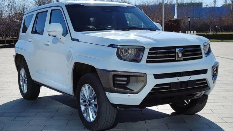 внедорожник Tank 700 серийный спереди сбоку