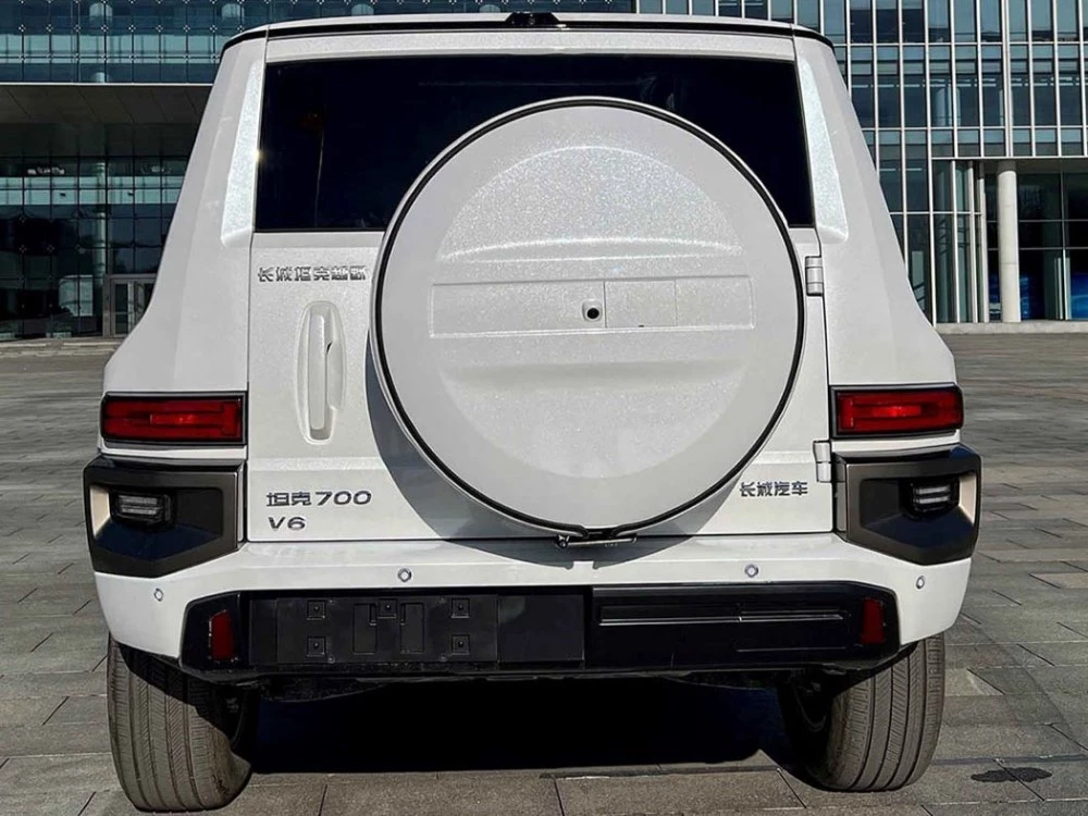 внедорожник Tank 700 серийный сзади