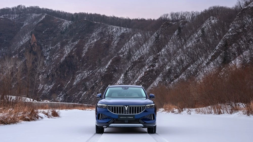 «Свобода» стала дешевле. В Россию привезли более доступную версию кроссовера Voyah Free Voyah Free EVR последовательно-гибридный спереди