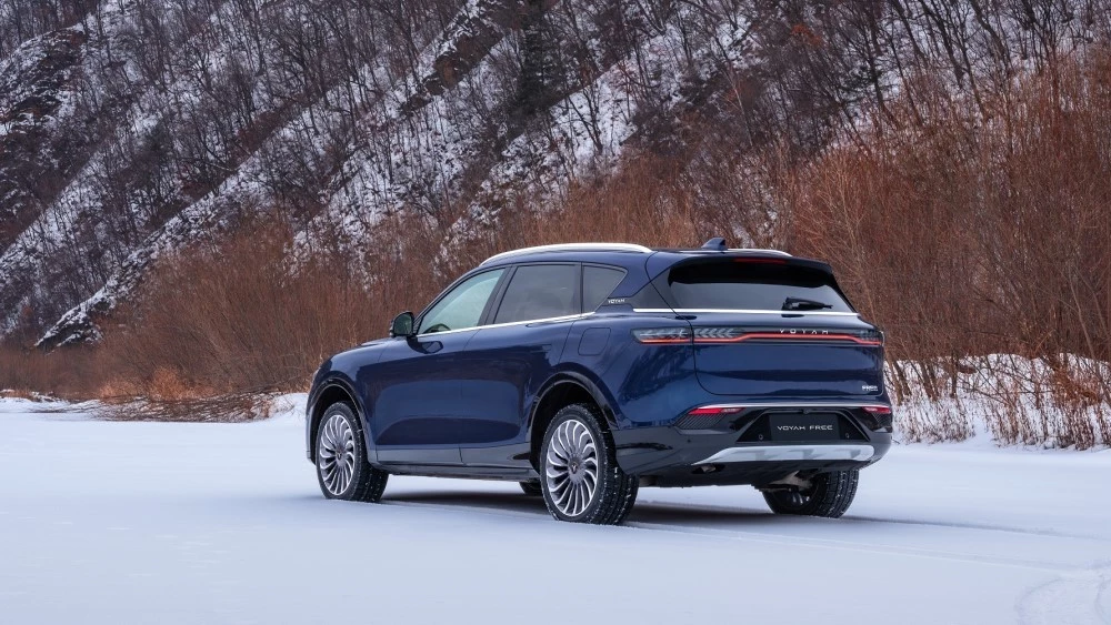 Voyah Free EVR последовательно-гибридный сбоку сзади