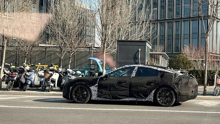 автомобиль Xiaomi Modena цена сбоку