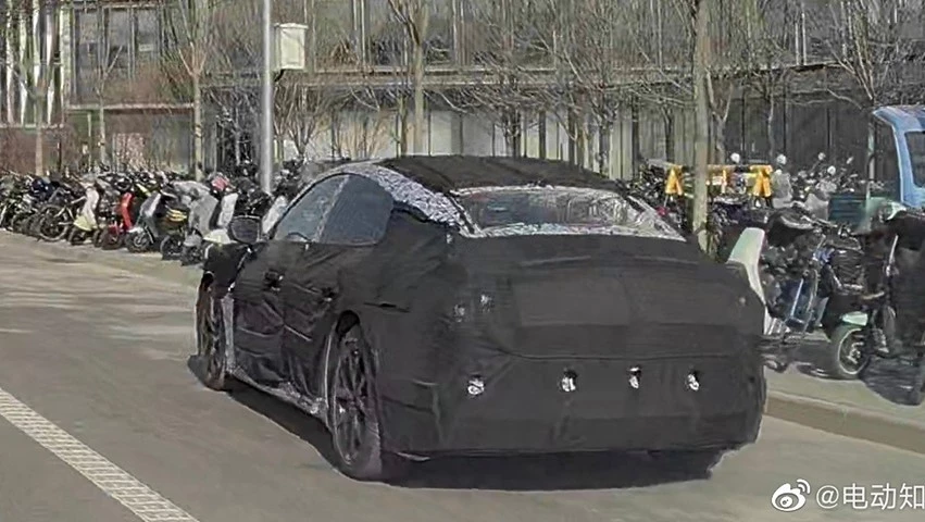 автомобиль Xiaomi Modena цена сбоку сзади