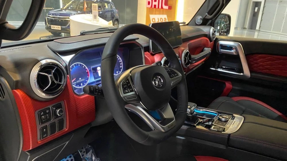 BAIC BJ40 салон интерьер