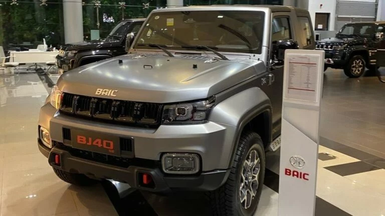 BAIC BJ40 спереди сбоку