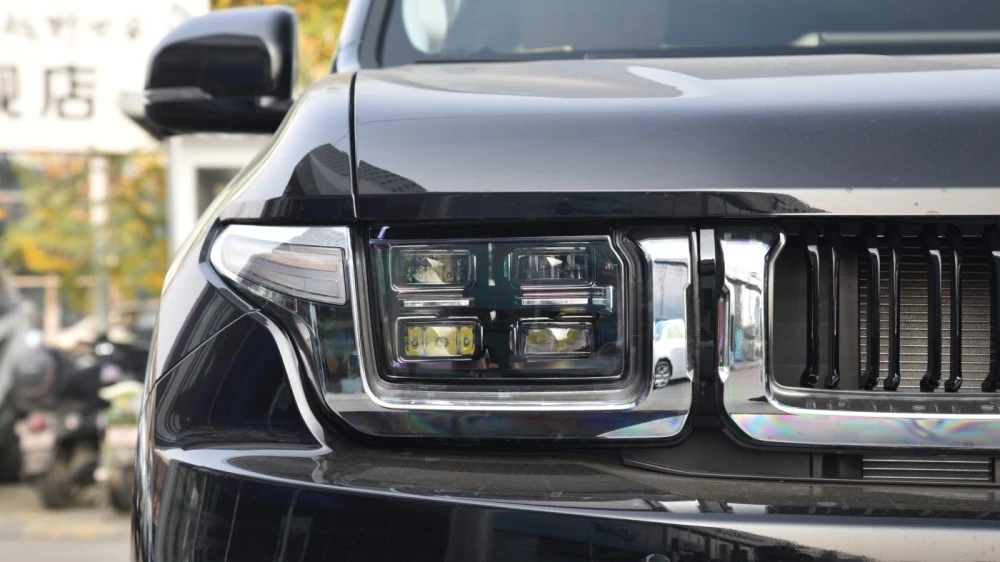 «Автотор» пообещал выпускать рамные внедорожники. Что это может быть за модель? Baic BJ60 фары