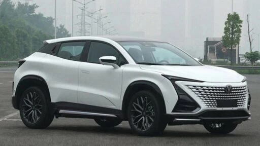 обновленный кроссовер Changan Uni-T спереди сбоку