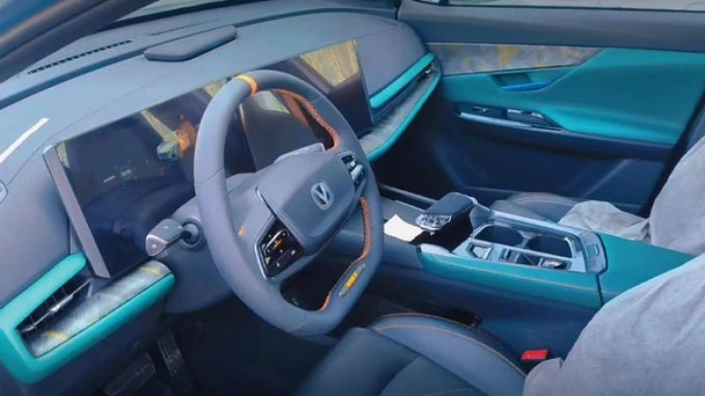 обновленный кроссовер Changan Uni-T салон