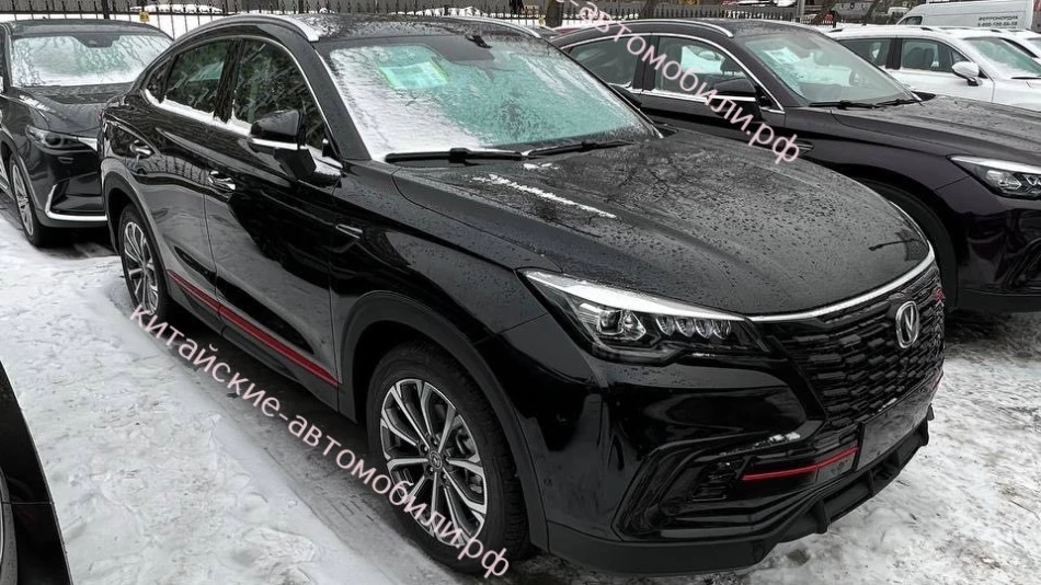 купе-кроссовер Changan СS85 Coupe в России в Москве сбоку спереди