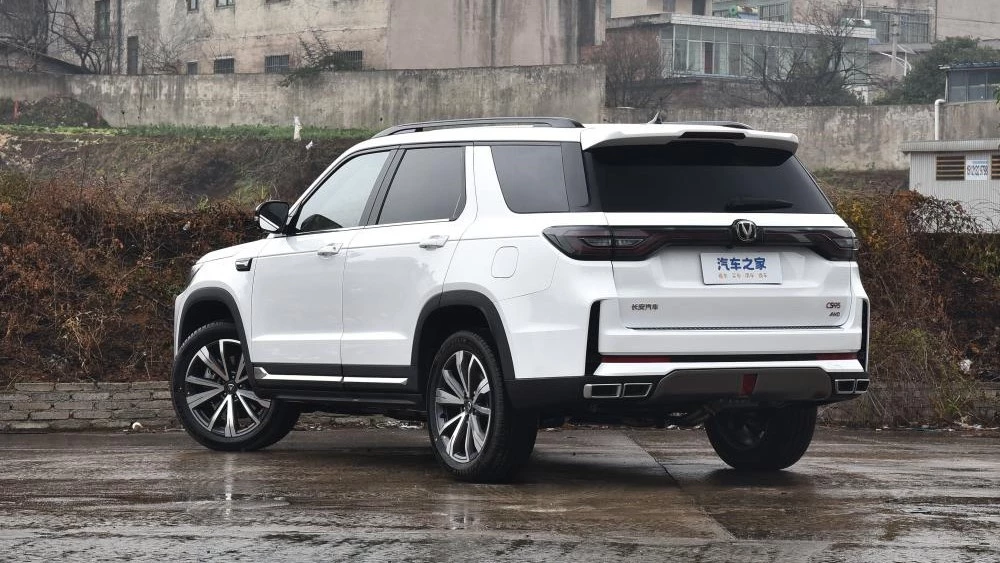 обновленный Changan CS95 сзади сбоку