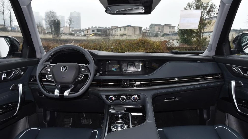 обновленный Changan CS95 салон интерьер