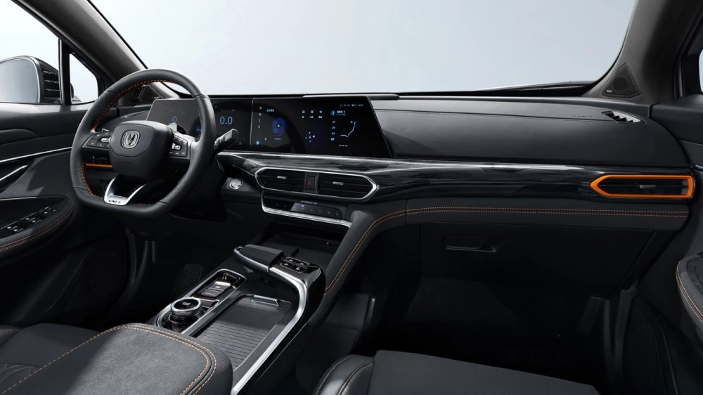 Самая мощная версия Changan Uni-T салон интерьер