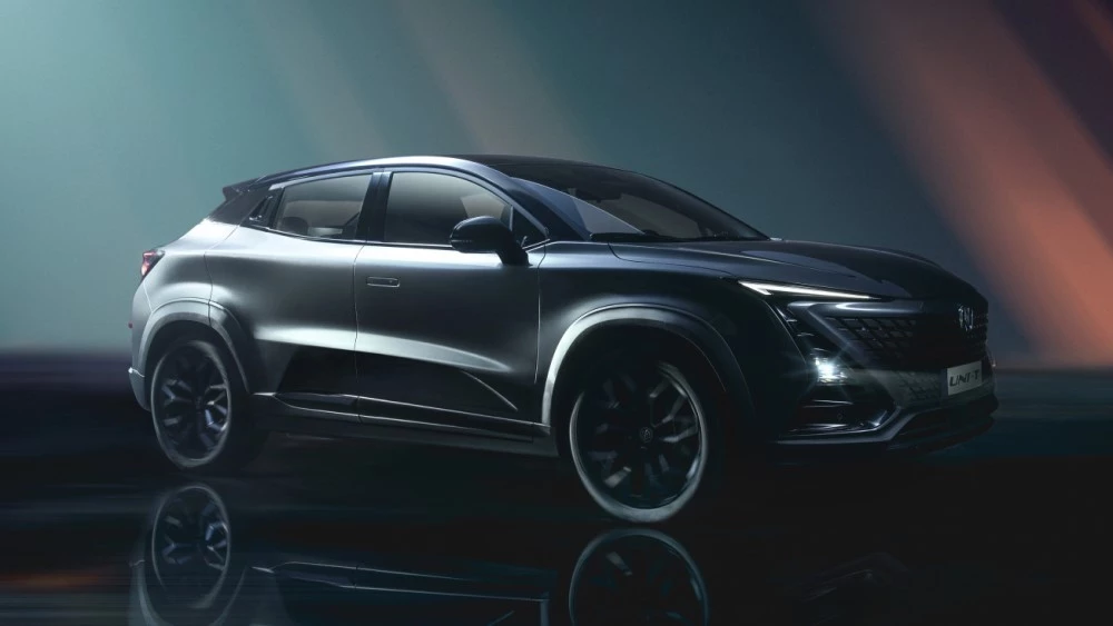 Самая мощная версия Changan Uni-T сбоку спереди