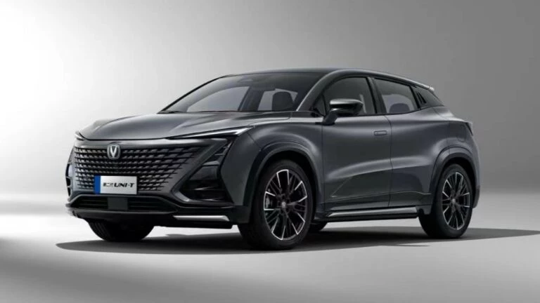 обновленный кроссовер Changan Uni-T спереди сбоку