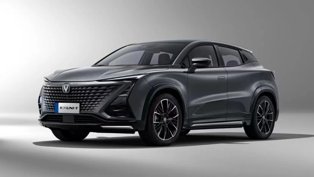 обновленный кроссовер Changan Uni-T спереди сбоку