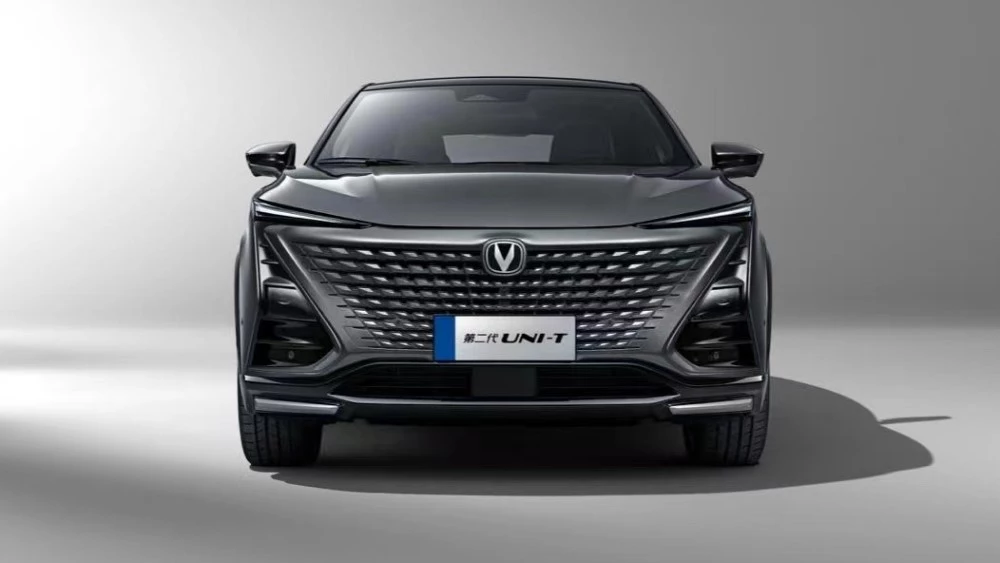 Обновленный Changan Uni-T вышел на рынок. Что конкретно изменилось и сколько он стоит обновленный кроссовер Changan Uni-T спереди