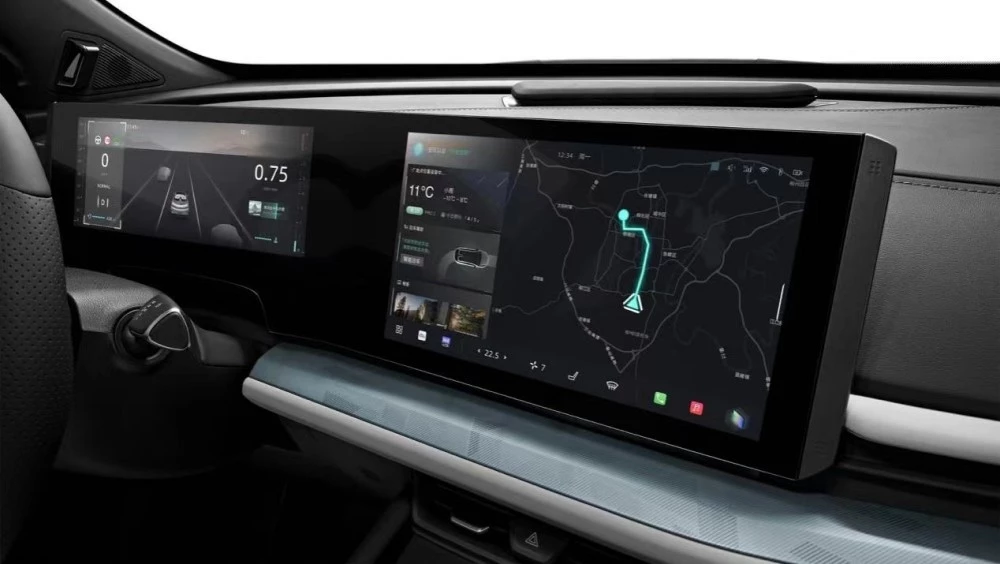 обновленный кроссовер Changan Uni-T салон интерьер медиасистема два экрана