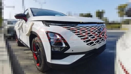 электрический кроссовер Omoda 5 EV спереди сбоку