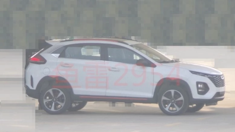 новый компактный кроссовер обновленный Chery Tiggo 3x Plus сбоку