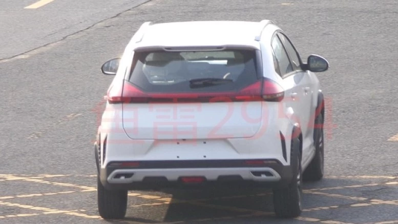 новый компактный кроссовер обновленный Chery Tiggo 3x Plus сзади