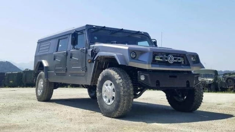 внедорожник Dongfeng Warrior M51 сбоку спереди