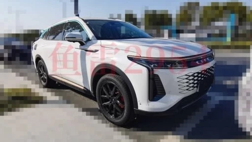 экспортный Exeed Yaoguang для экспортных рынков сбоку спереди