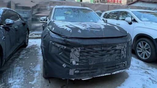 Geely Galaxy L7 шпионский снимок спереди на улице тесты