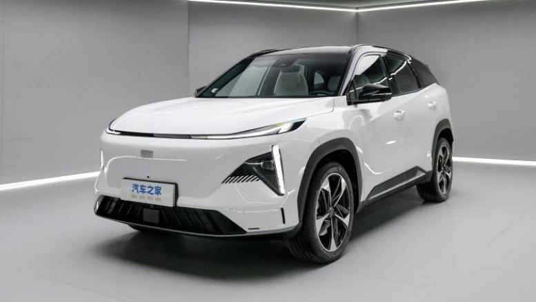 Geely Milky Way L7 спереди сбоку