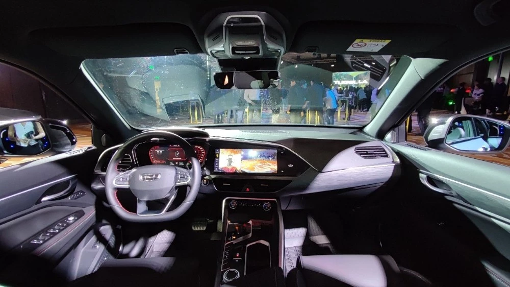 Geely Tugella в Казахстане салон интерьер