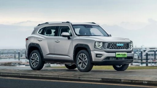 Haval H-Dog кроссовер спереди сбоку