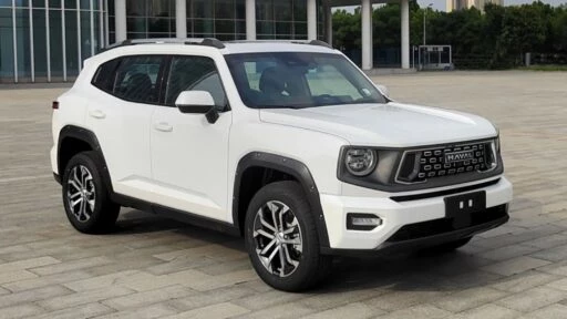 Haval Dargo второго поколения с 1.5 спереди сбоку