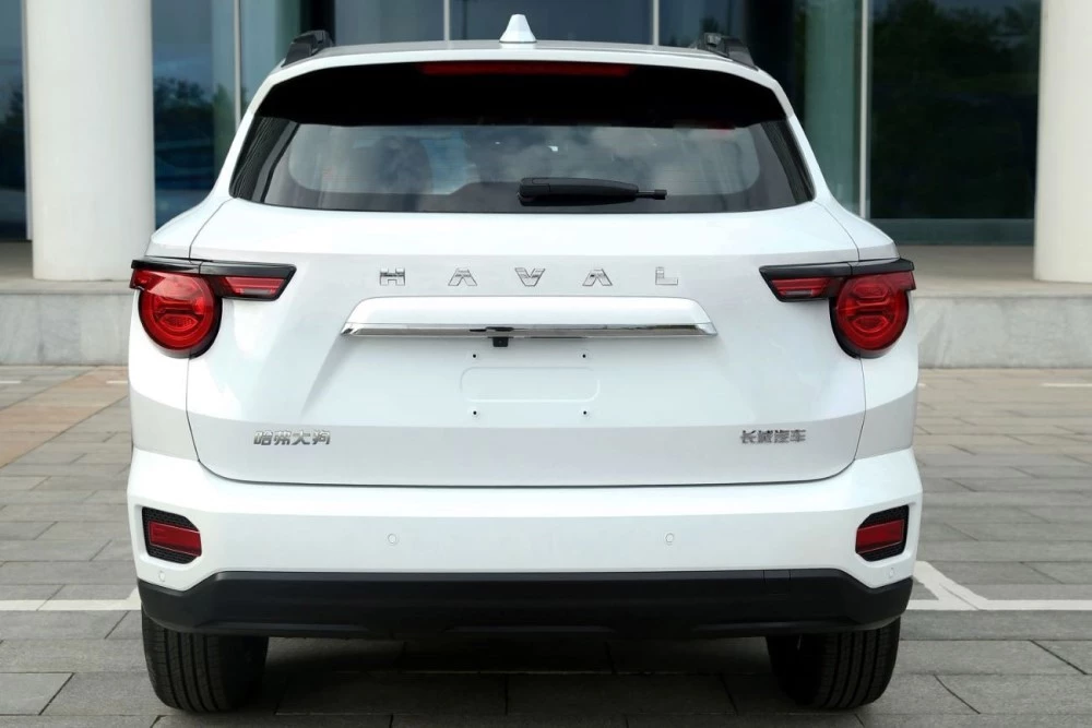 Haval Dargo второго поколения с 1.5 сзади