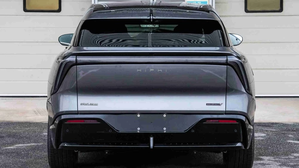 электрический кроссовер HiPhi Y сзади