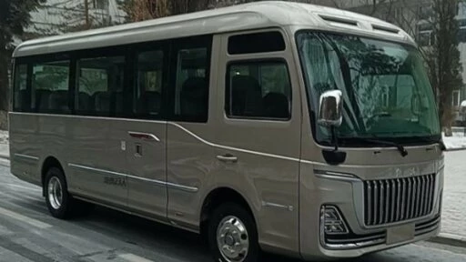 автобус Hongqi QM7 спереди сбоку