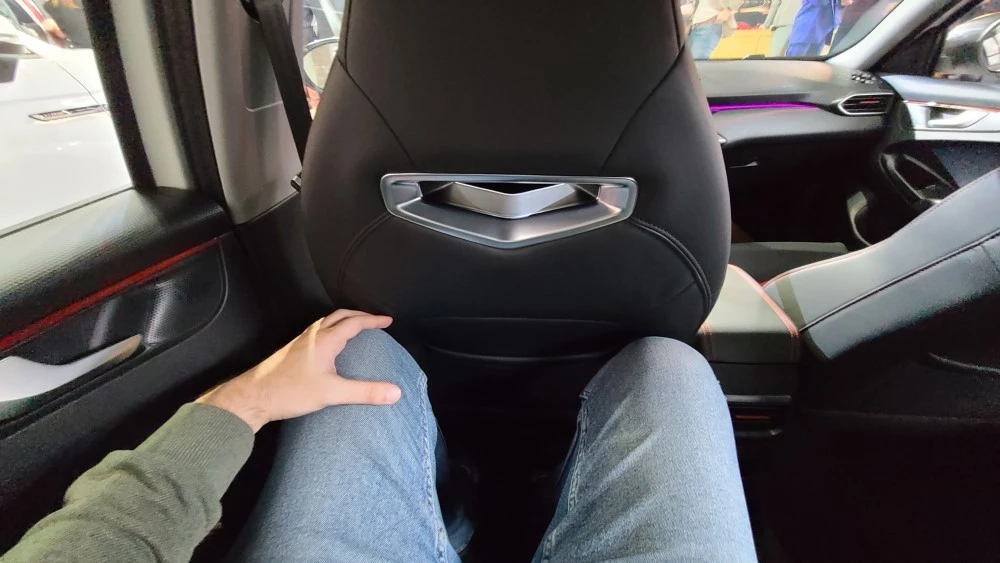 седан Kaiyi E5 салон второй ряд