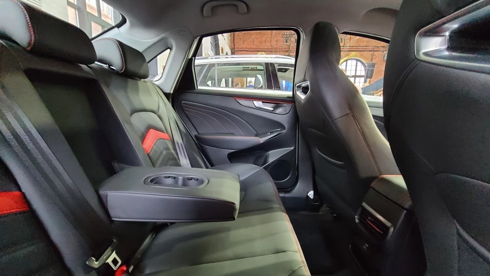 седан Kaiyi E5 салон второй ряд