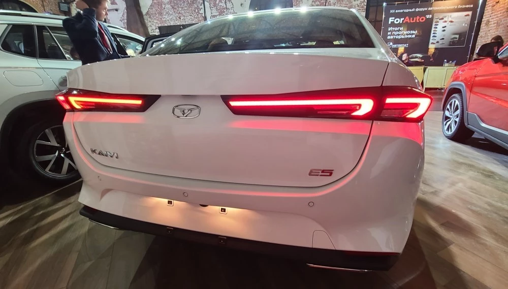 седан Kaiyi E5 задние фонари 