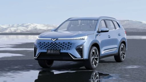 кроссовер Kaiyi Tanggu 300 спереди сбоку
