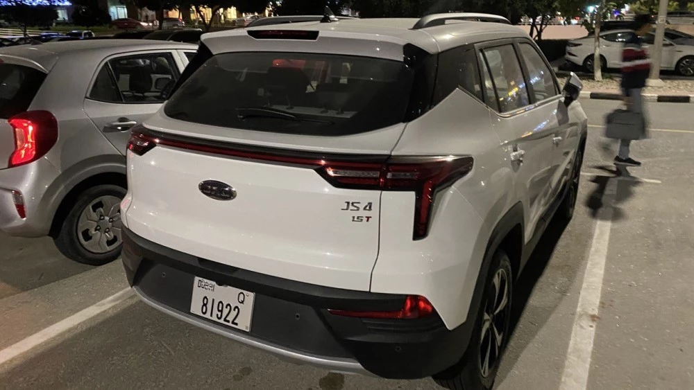 китайские автомобили JAC JS4 в ОАЭ Эмиратах