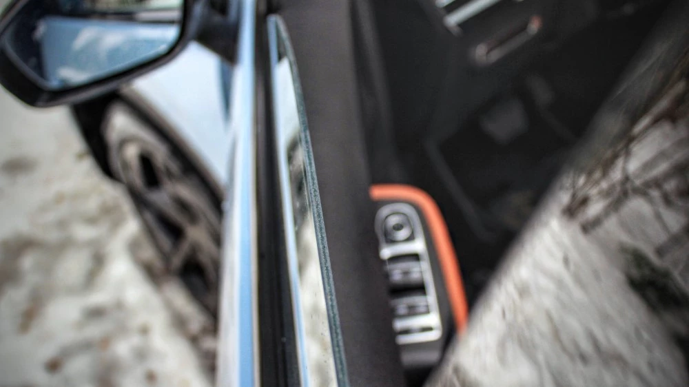 акустические боковые стекла Omoda C5